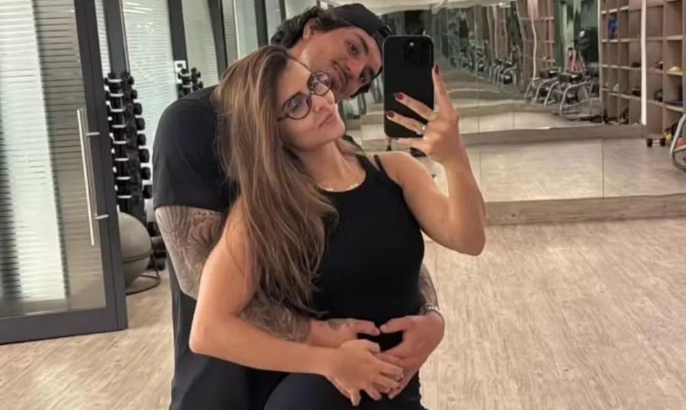 Ex-noiva de Zé Felipe anuncia gravidez de seu 1º filho com Gabriel Medina