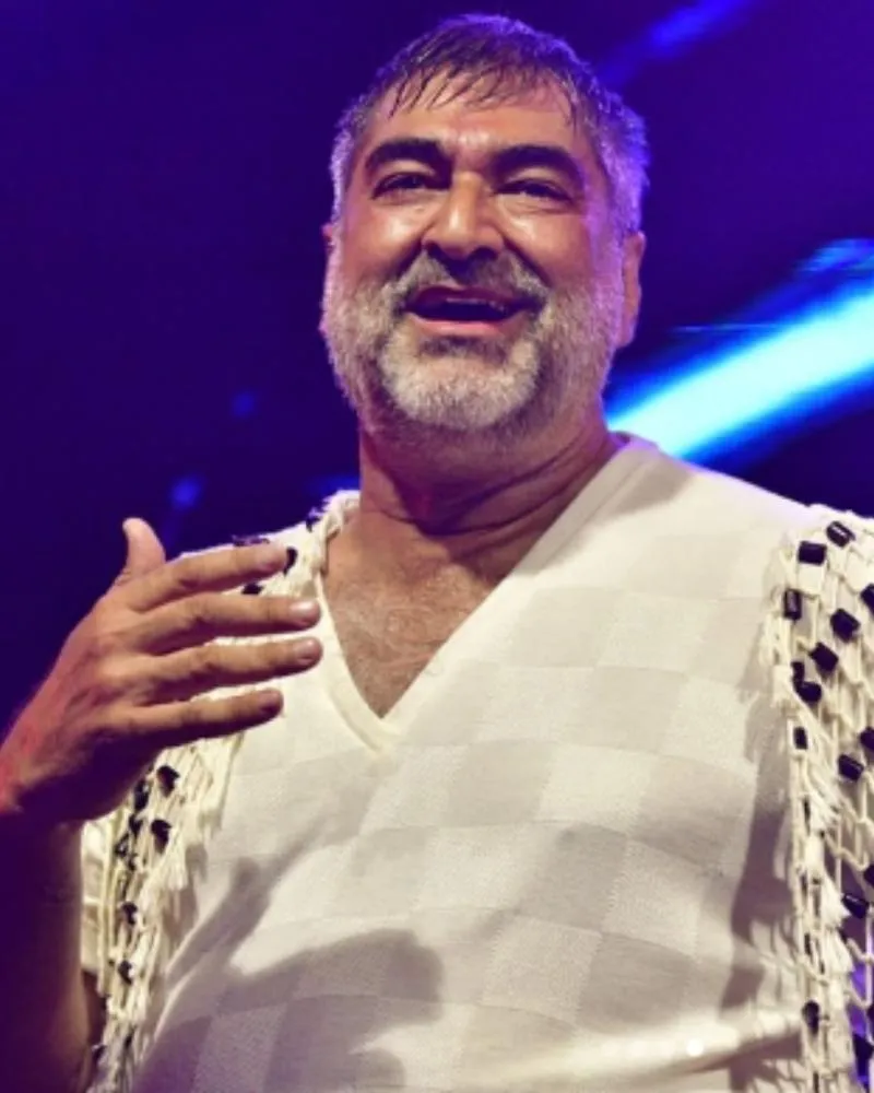 Zeca Camargo leva público ao delírio como DJ em Tiradentes | Voce iria a um show dele?