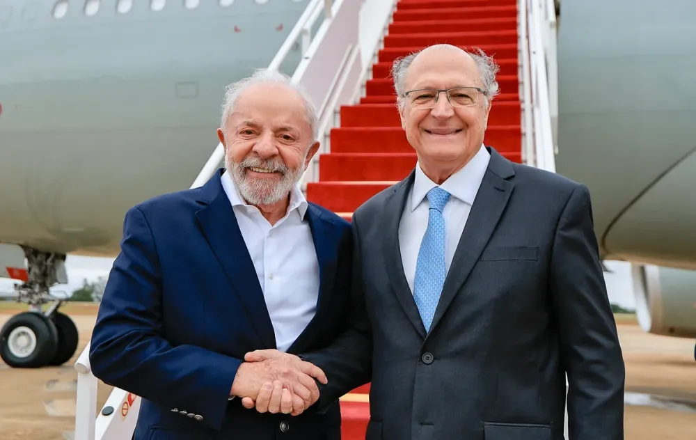 Sem anunciar nome para o STF, Lula embarca para agendas oficiais na Ásia