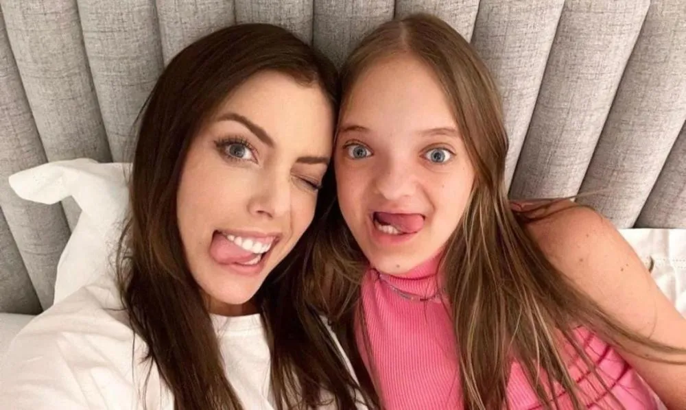 Fabiana Justus lamenta não poder ir à festa de debutante da irmã, Rafaella Justus