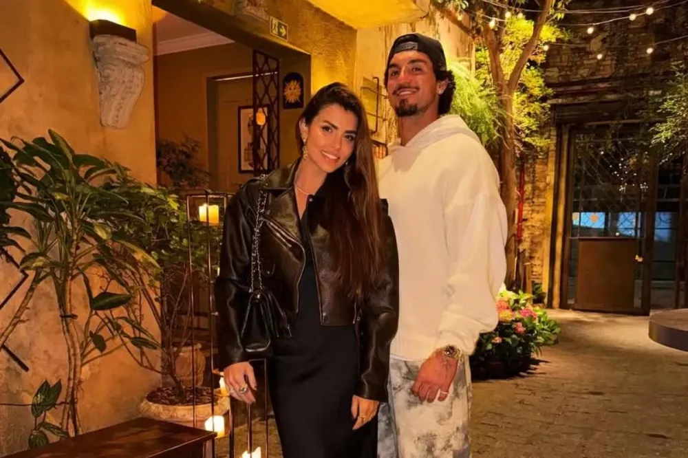 Namorada de Gabriel Medina exibe barriga após rumores de gravidez; veja