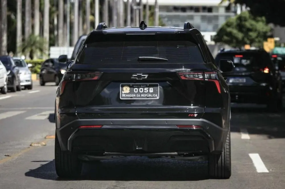 Senado gasta R$ 47 milhões em carros SUVs de luxo com teto solar | Privilégio ou necessidade?