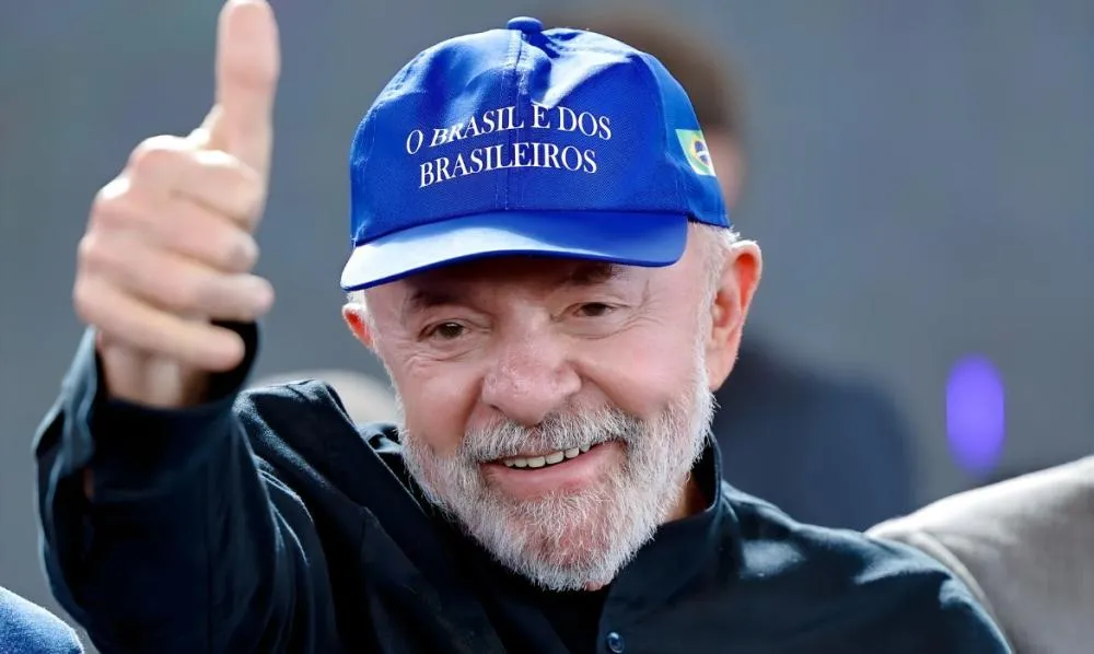 Em festa antecipada em sua homenagem na Indonésia, Lula afirma que disputará a presidência em 2026 | Você votaria nele?