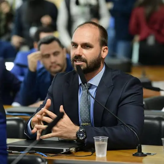 PT recorre de decisão que arquivou pedido de cassação de Eduardo Bolsonaro