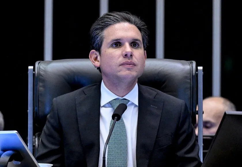 Hugo Motta promete votar projeto de corte de gastos e cobra governo
