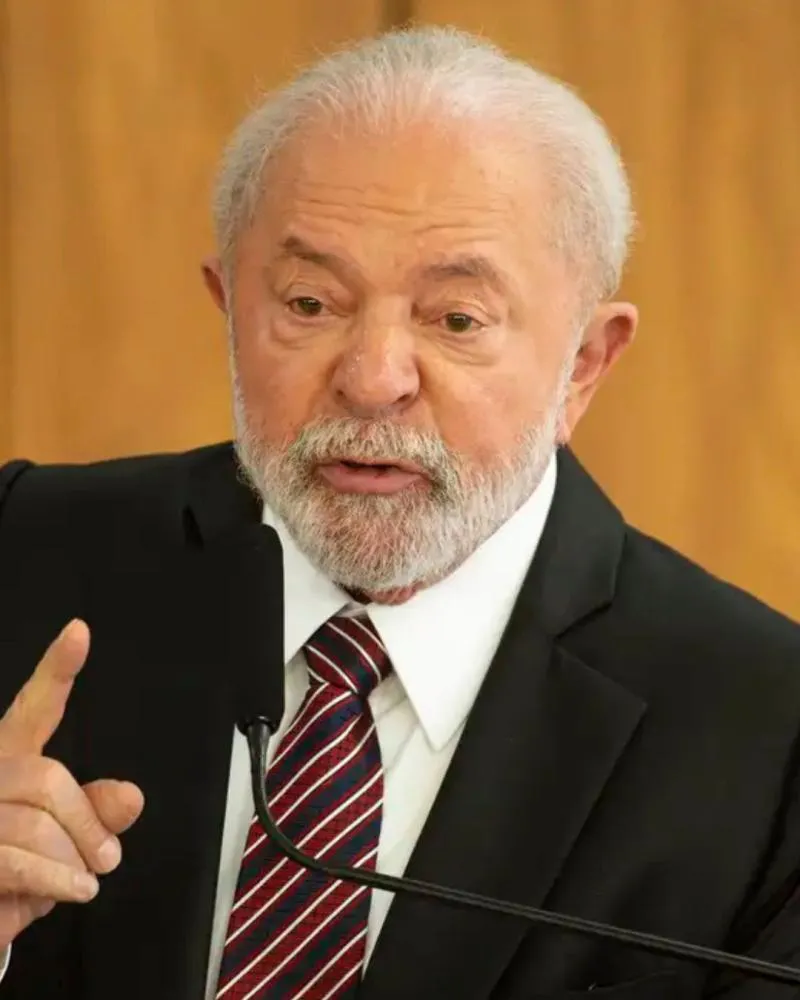 Lula tenta apagar incêndio após defender traficantes em coletiva internacional “Frase mal colocada”