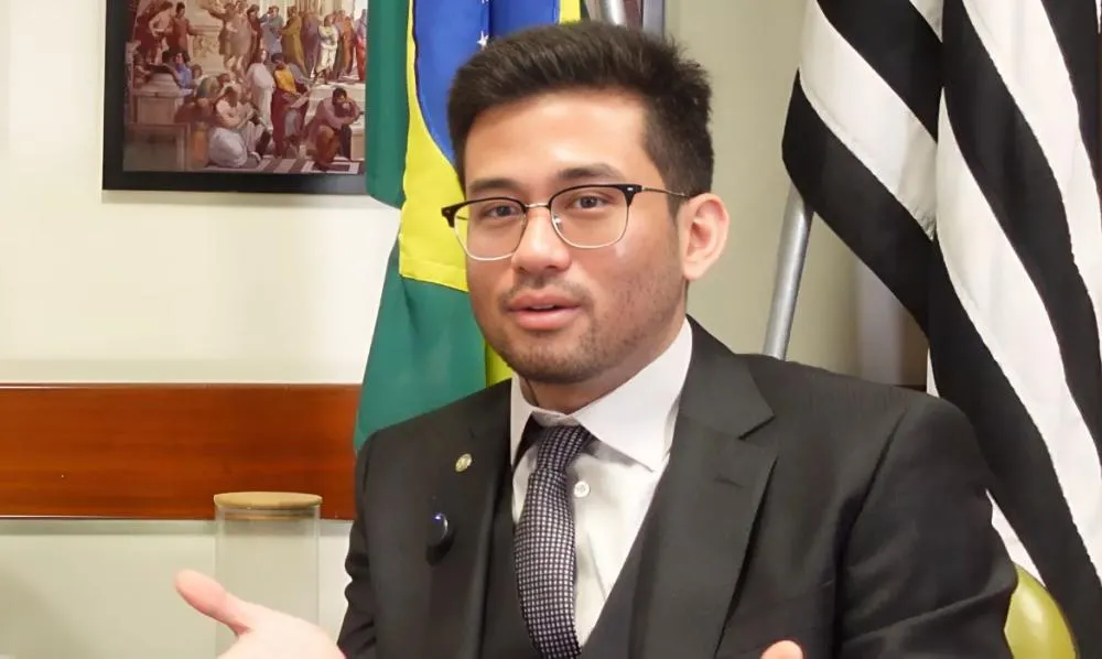 Kim Kataguiri sobre prisão de Bolsonaro: “Deve cumprir pena na cadeia e ir ao hospital quando necessário”. Concordam?