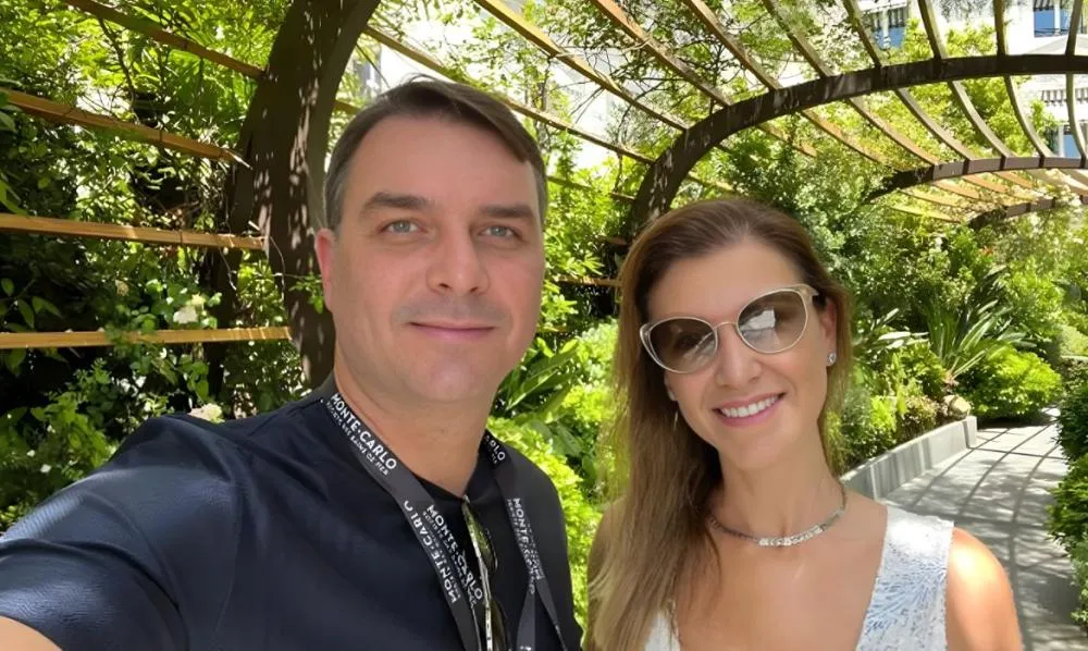 Justiça nega aumento de indenização a Flávio Bolsonaro e esposa; entenda
