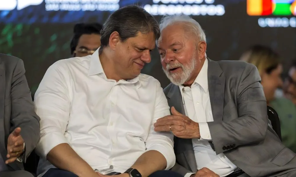 Ameaçado, Lula recalcula chances de candidatura de Tarcísio à Presidência em 2026. Você votaria em Tarcísio?