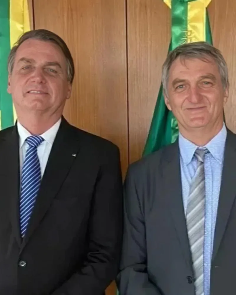 Irmão de Jair Bolsonaro visita ex-presidente e planeja se candidar à Camara em 2026
