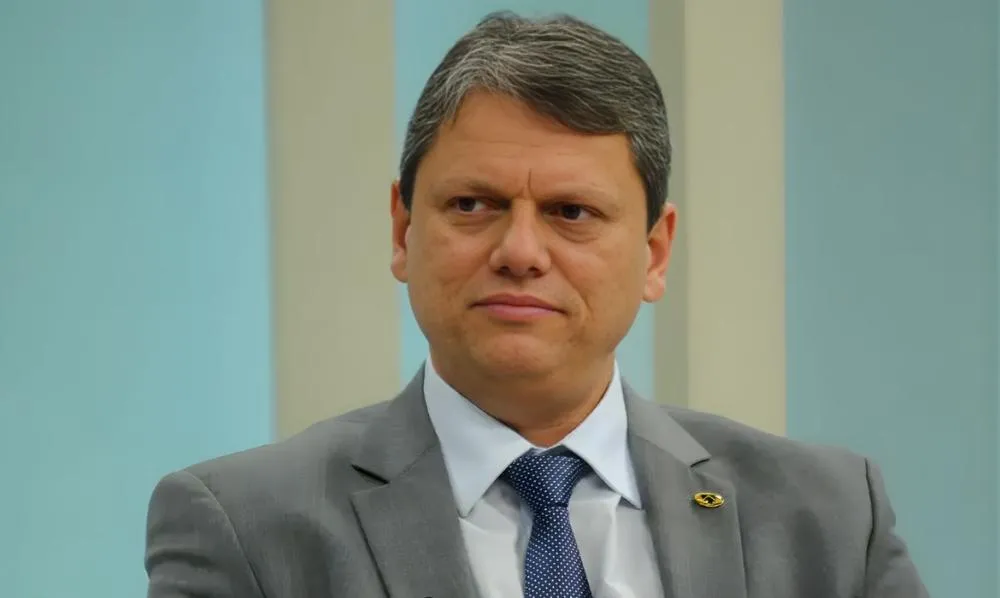 Ansiosa, esquerda fica à mercê da espera com indefinição de Tarcísio para Presidência em 2026