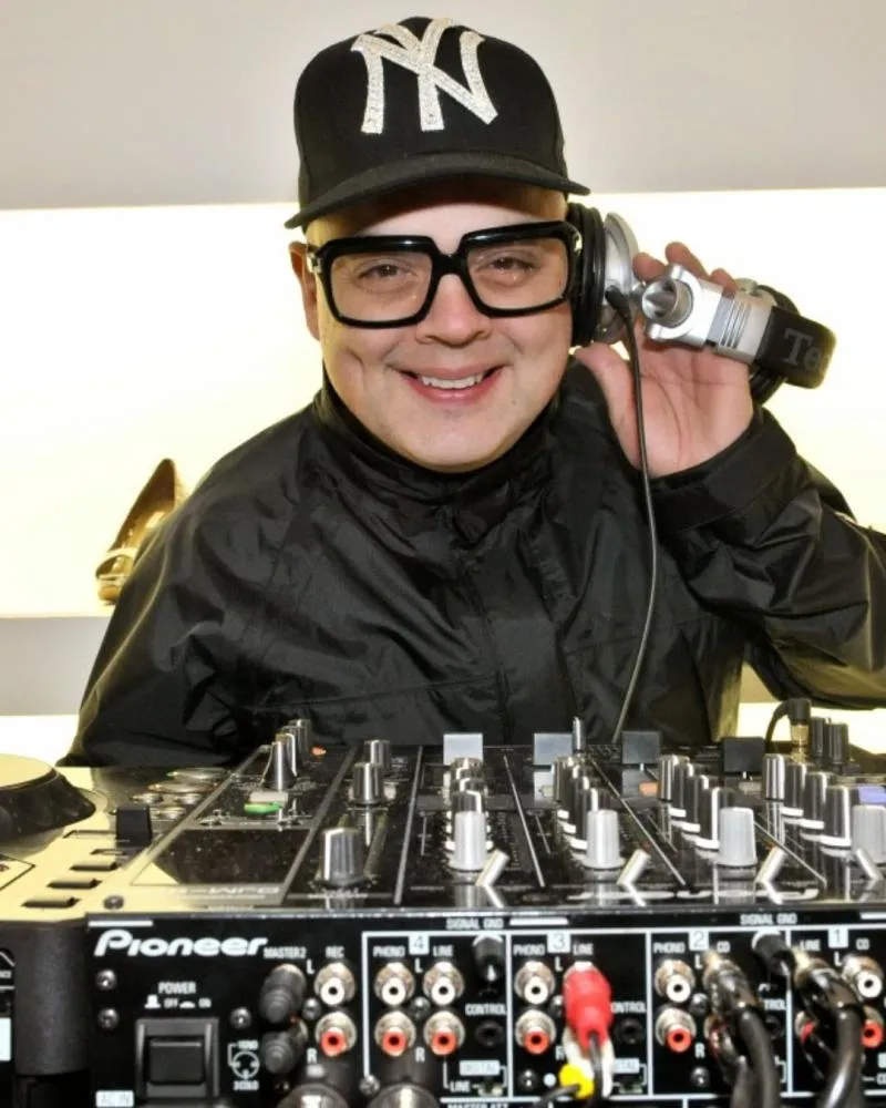DJ Zé Pedro diz ter vivido “medo durante muitos meses” após ser vítima de abuso por garoto de programa
