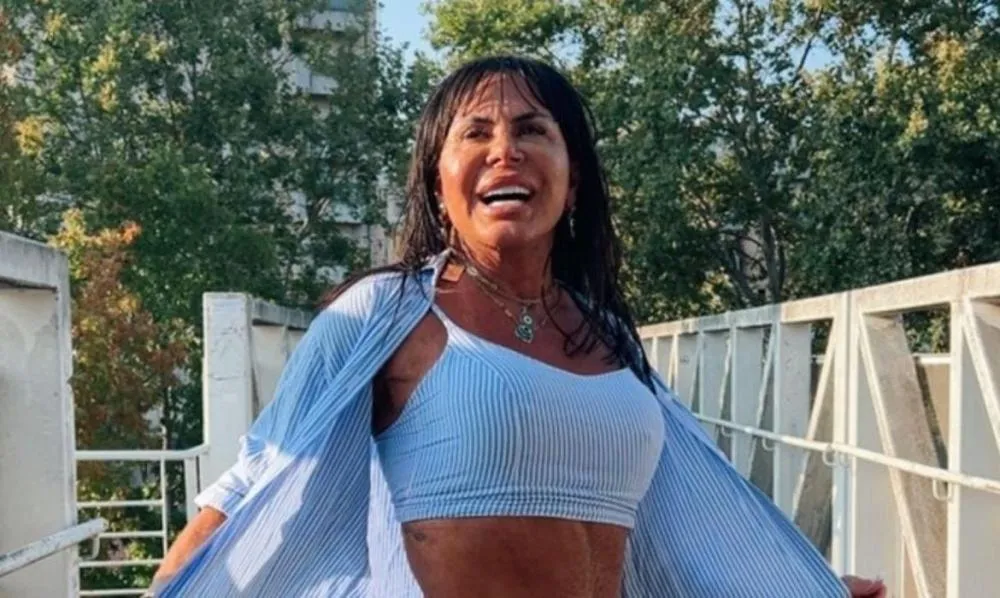 Criticada por 'não aceitar a velhice', Gretchen manda recado certeiro: “Nunca se cuidou como eu”