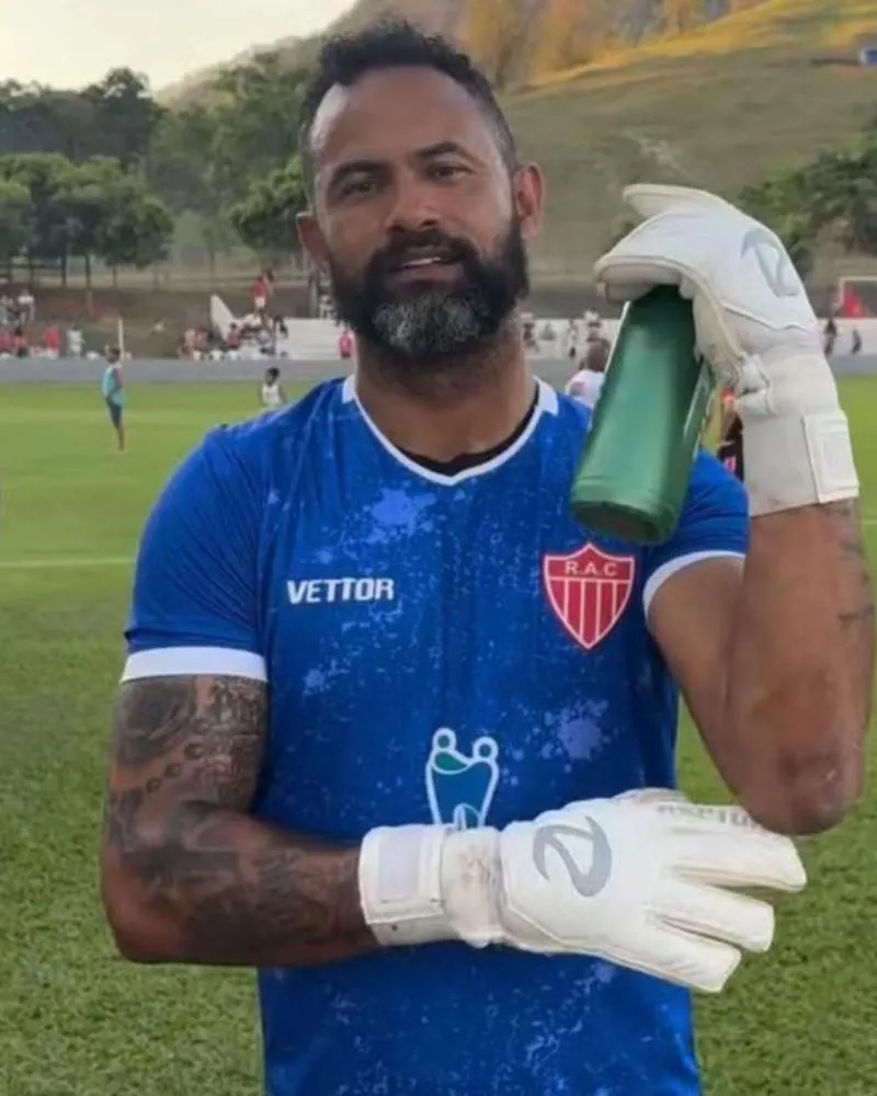 Goleiro Bruno negocia volta ao futebol e pode defender time capixaba; qual sua opinião?
