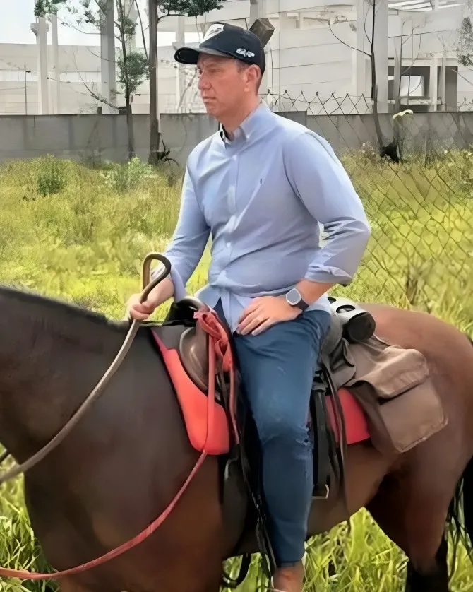 PF investiga “prefeito infleuencer” e chama cuidador de cavalos para depor sobre possível presente ilegal