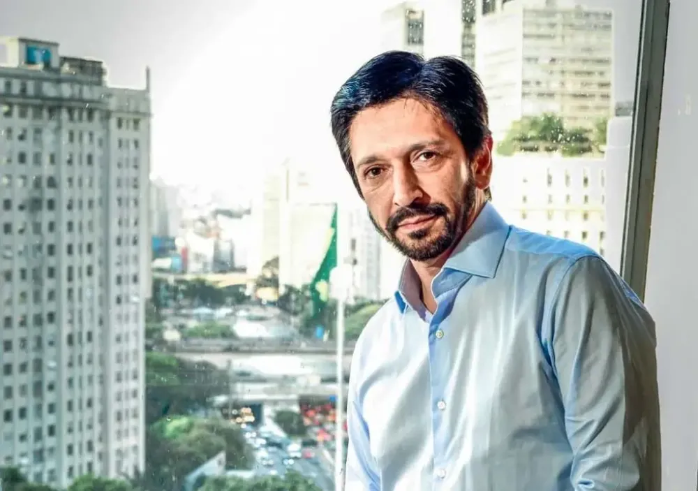 Ricardo Nunes critica decisão do STF que libera moto por aplicativo em SP “certa insensatez”