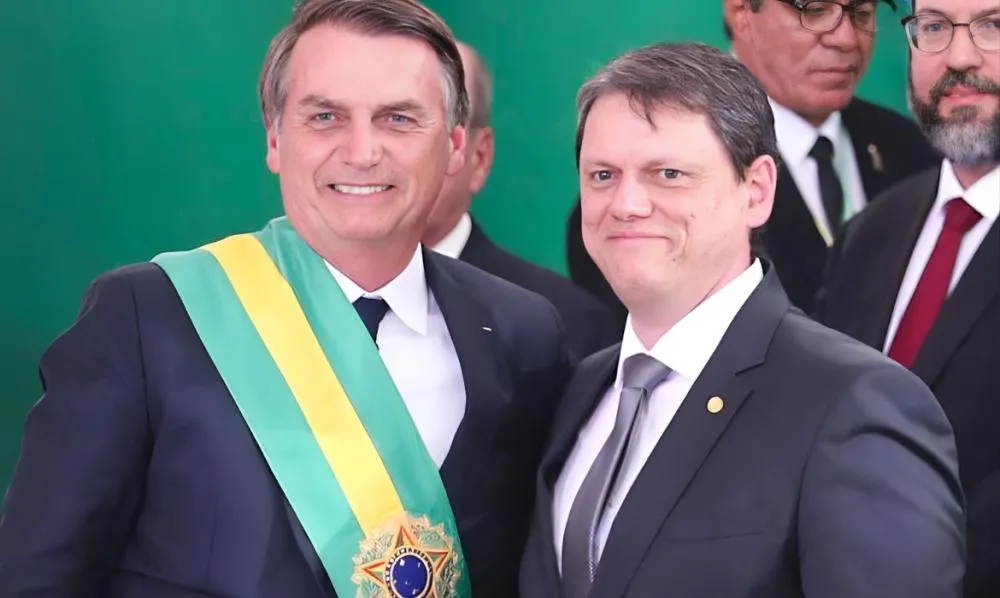 Após pesquisa animar aliados sobre as eleições de 2026, Bolsonaro pede reunião com Tarcísio