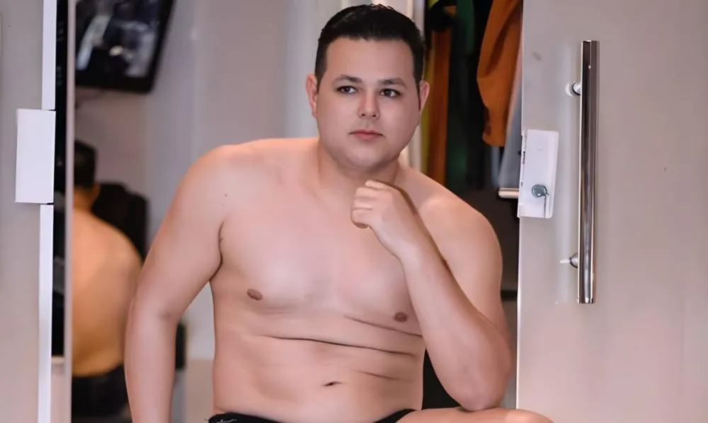 Após viralizar só de cueca na web, prefeito bate o martelo sobre entrar em plataforma de conteúdo adulto