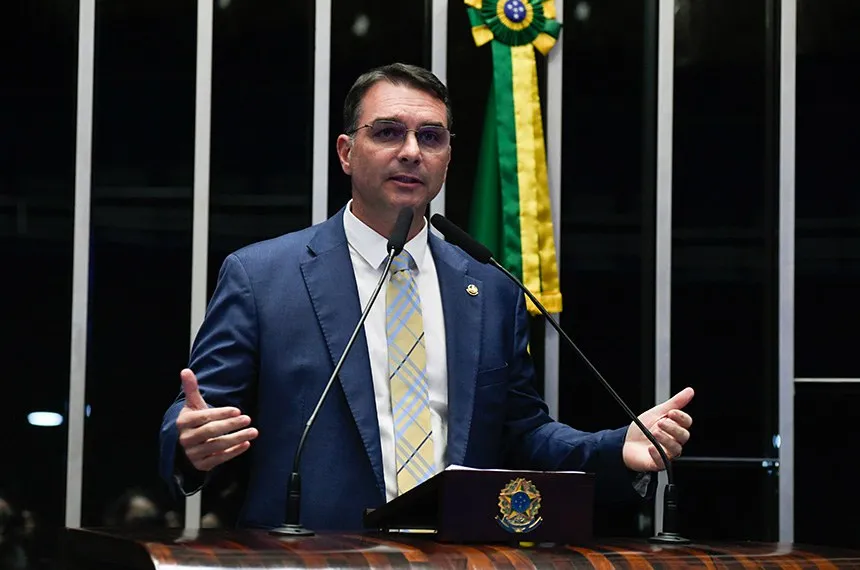 Após alta rejeição de Lula, Flávio Bolsonaro diz que o pai “só não será presidente se não deixarem o povo escolher”