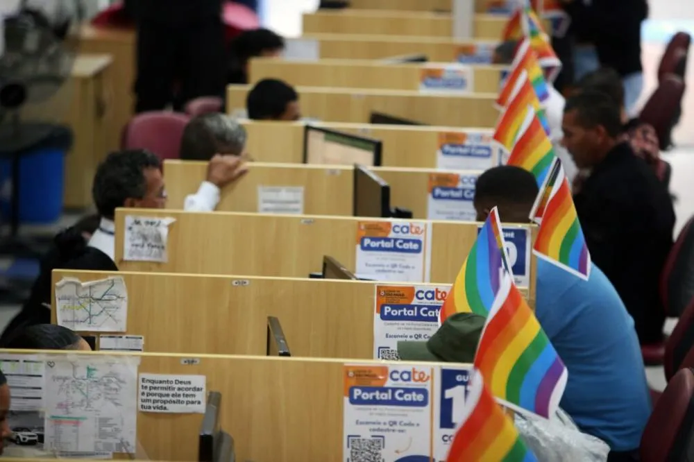 Prefeitura de SP promove mutirão com 1,5 mil vagas para público LGBTQIAPN+
