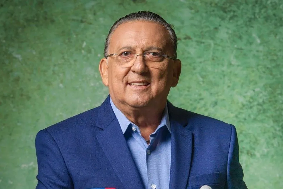 Galvão Bueno é internado com pneumonia em hospital de SP e neta atualiza seu estado de saúde