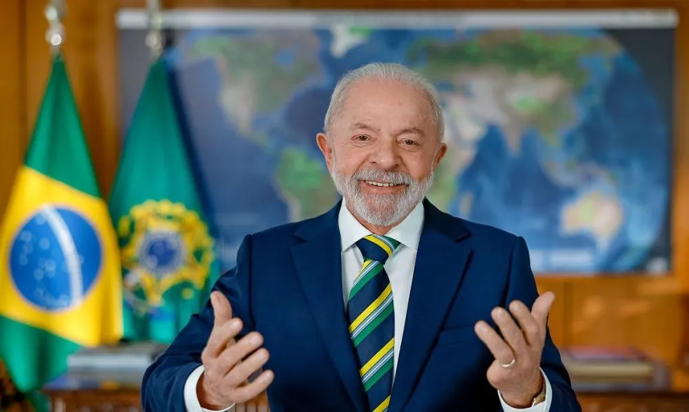 Lula sanciona lei que proíbe linguagem neutra no serviço público do país