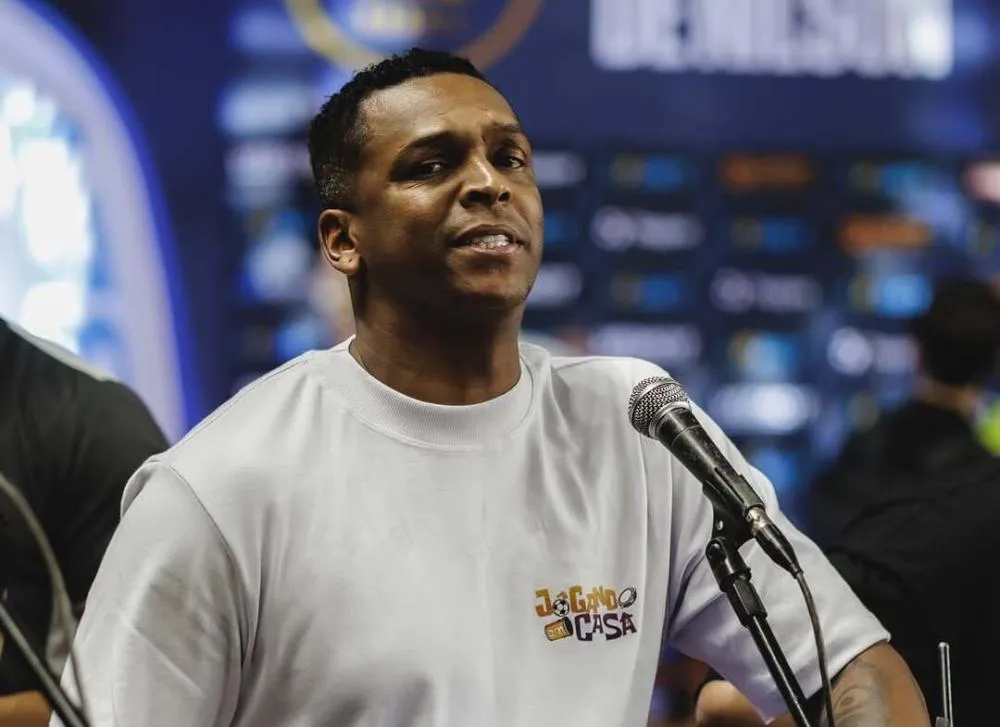 Após ser preso pela 4º vez, defesa do ex-atacante Jô se manifesta: “Aceitar a realidade atual”
