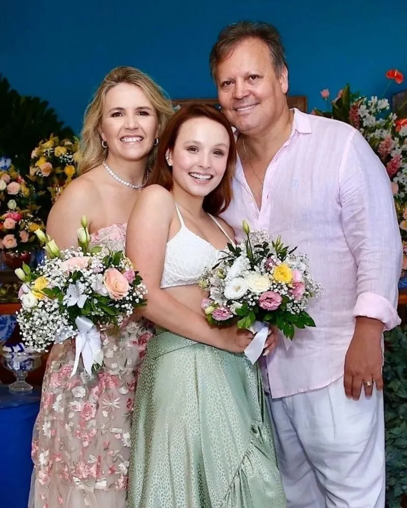 Larissa Manoela esclarece relação atual com os pais: “Eles não frequentam a minha casa”