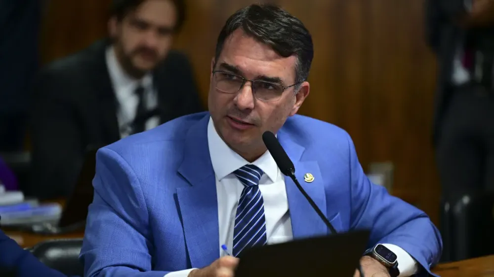 ‘Força-Tarefa para matar Bolsonaro’: Flávio critica decisão de Moraes e vê “Absurdo”