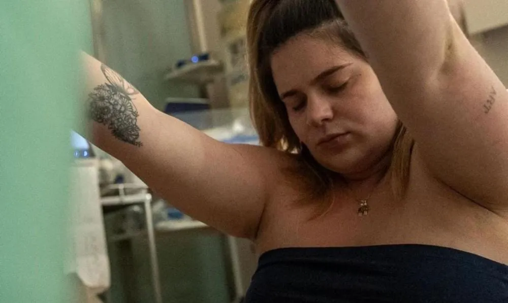 3 dias após o parto de Ravi, Viih Tube é internada às pressas na UTI e recebe transfusões de sangue