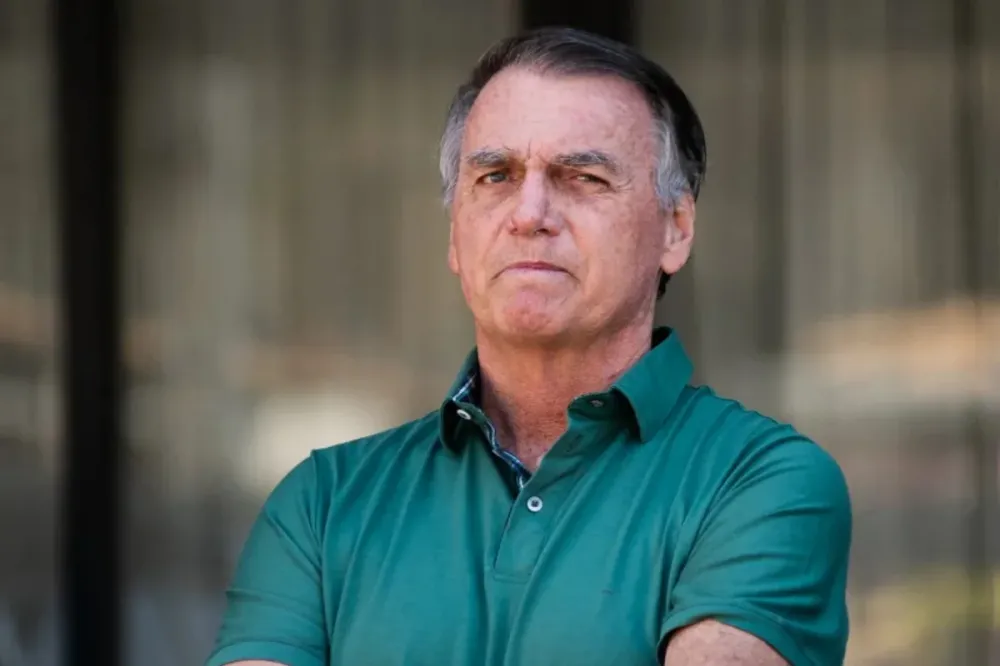 Apoiadores articulam greve de caminhoneiros após início da pena de Bolsonaro