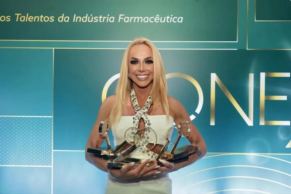 Renata Spallicci: Do salto alto à sandália de prata — a rotina intensa da executiva que brilha no Carnaval e nos negócios