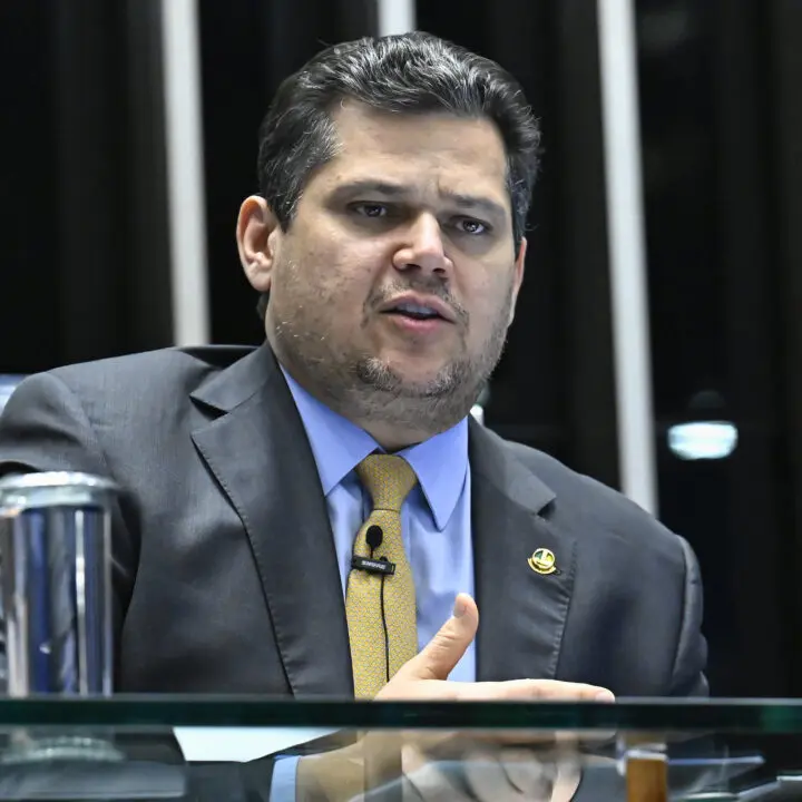 Alcolumbre acusa governo de atrasar sabatina de Messias