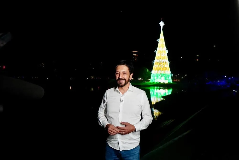 Ricardo Nunes inaugura árvore de 57 metros no Natal do Ibira