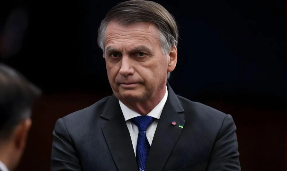 Cardiologista recebe autorização de Moraes para visitar Bolsonaro na prisão