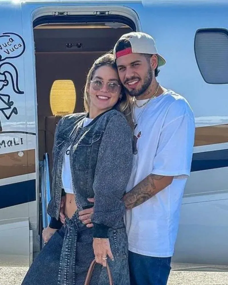 Virginia Fonseca viaja em jatinho com desenho de Zé Felipe e 'esconde' o destino: “Bora ali”