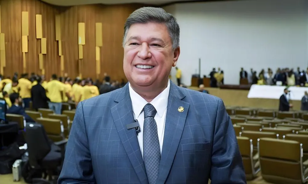 Senador Carlos Viana pede autorização a Moraes para visitar Bolsonaro e presos do 8 de janeiro