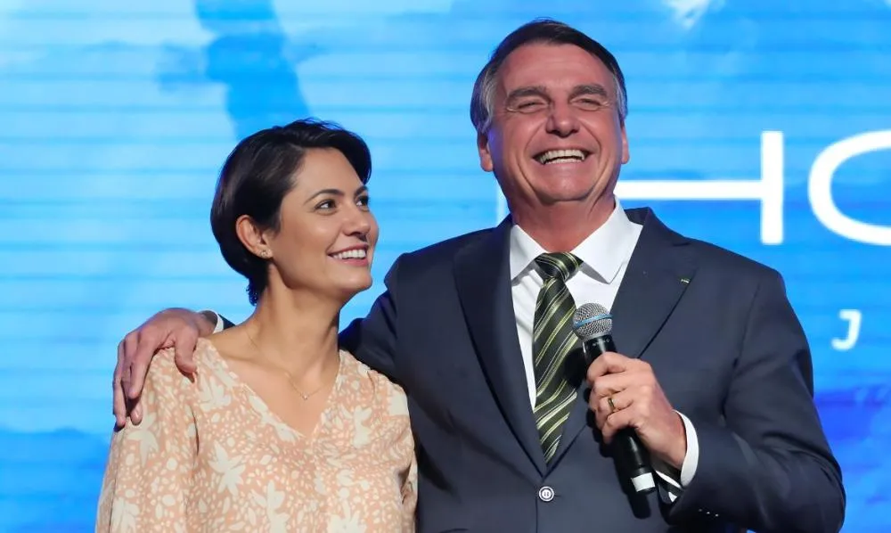 Michelle Bolsonaro rompe silêncio após acusação de indiferença com Bolsonaro