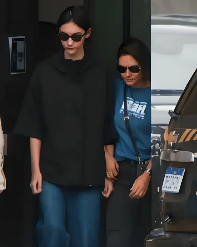 Após se entender com enteados, Michelle e Laurinha visitam Bolsonaro na PF