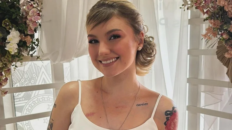 Pai de Isabel Veloso afirma que a influenciadora está em estado grave na UTI, intubada e desacordada