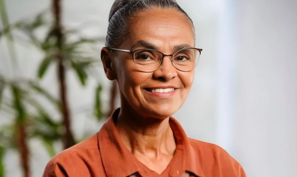 Após fratura na lombar, Ministra Marina Silva recebe alta e se recupera em casa