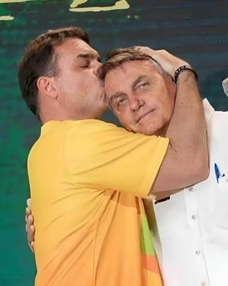 “Grande responsabilidade” diz Flávio Bolsonaro após confirmação de seu nome para o Planalto 
