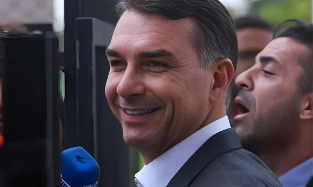 Líder espanhol denuncia ditadura de Lula e Flávio agradece apoio em meio a candidatura