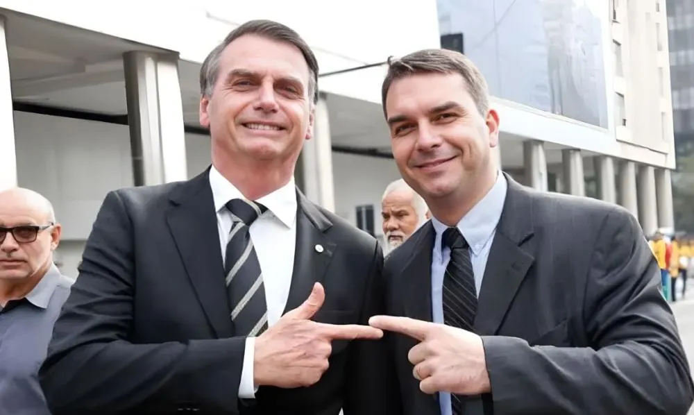 Apesar de seguir os princípios do pai, Flávio reconhece divergências: “Eu tomei vacina”