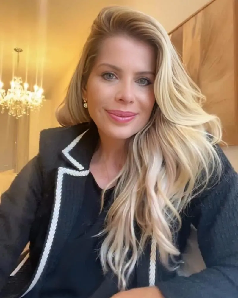 Uma das edições de Natal mais populares da Playboy, Karina Bacchi já declarou ter se arrependido de posar nua: “Coisa demoníaca”