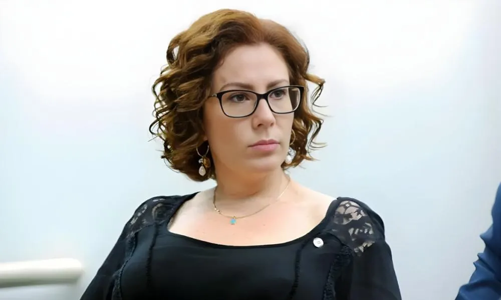 Cassação de Carla Zambelli é rejeitada na Câmara dos Deputados