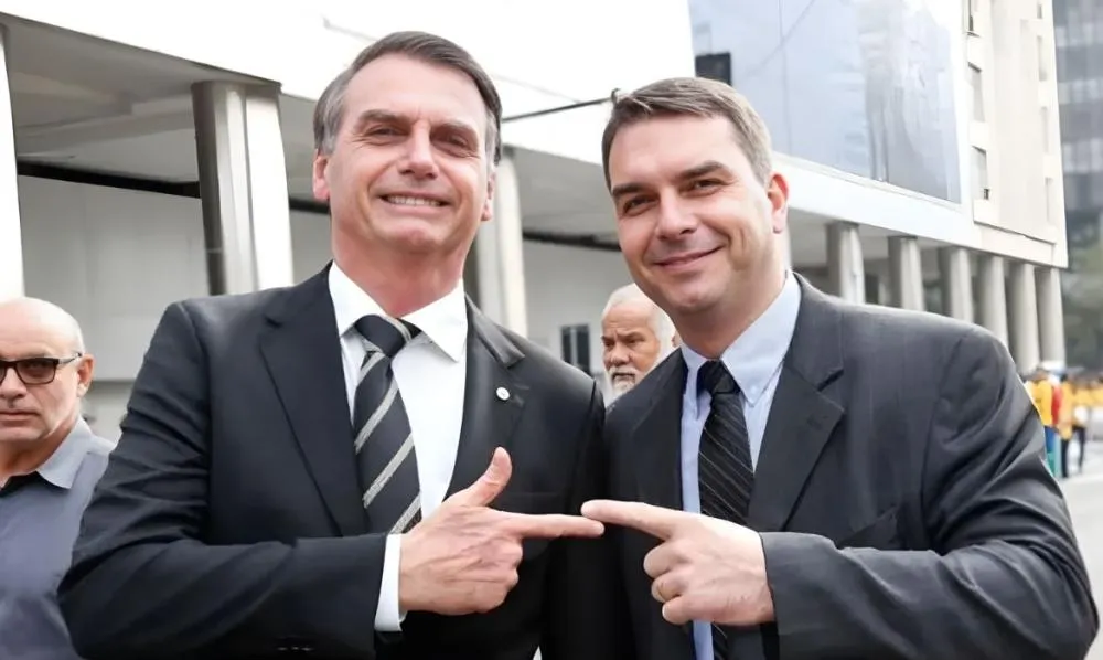 Deputado explica estratégia política de Bolsonaro em apontar Flávio para Presidência: “Lula também fez isso em 2018”