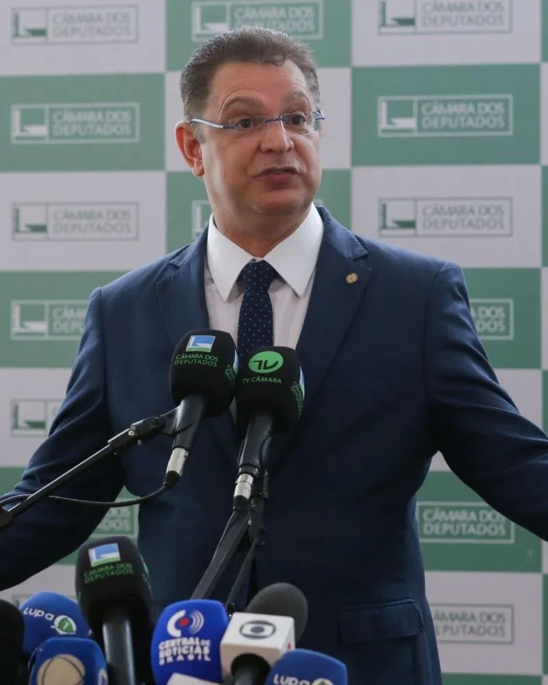 Alvo da PF, deputado Sóstenes revela origem de R$ 430 mil encontrados em hotel: “Não tenho nada a temer”
