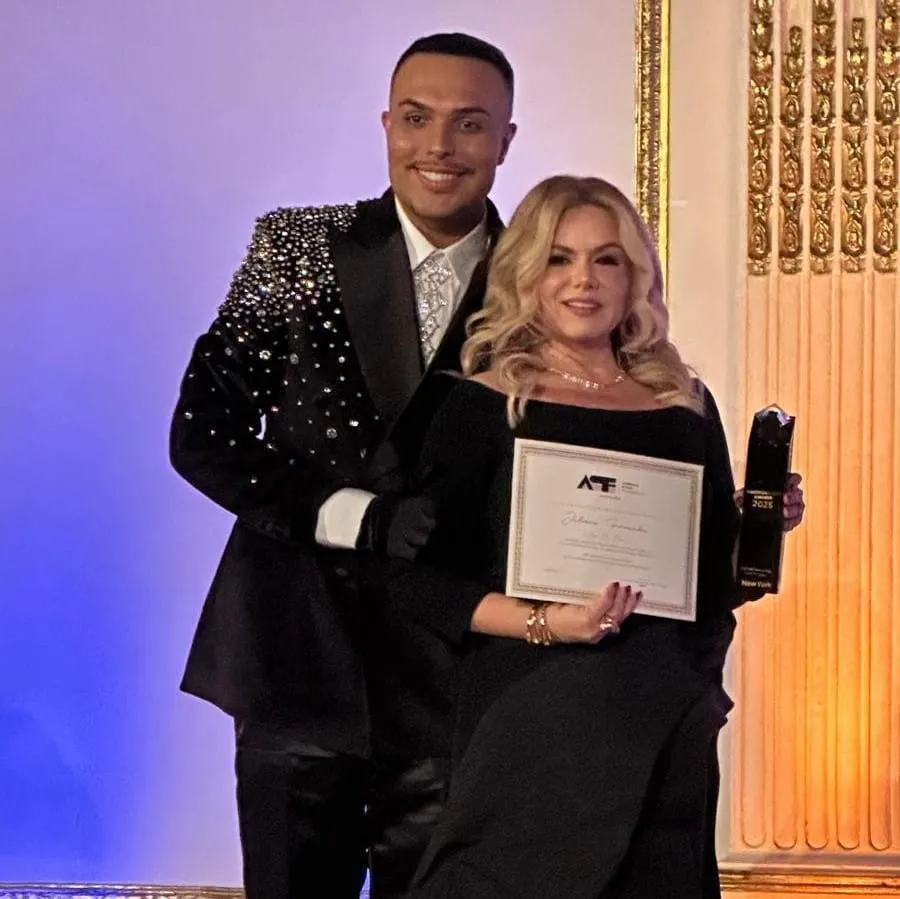 Juju Di Casa recebe prêmio America Start Awards em New York