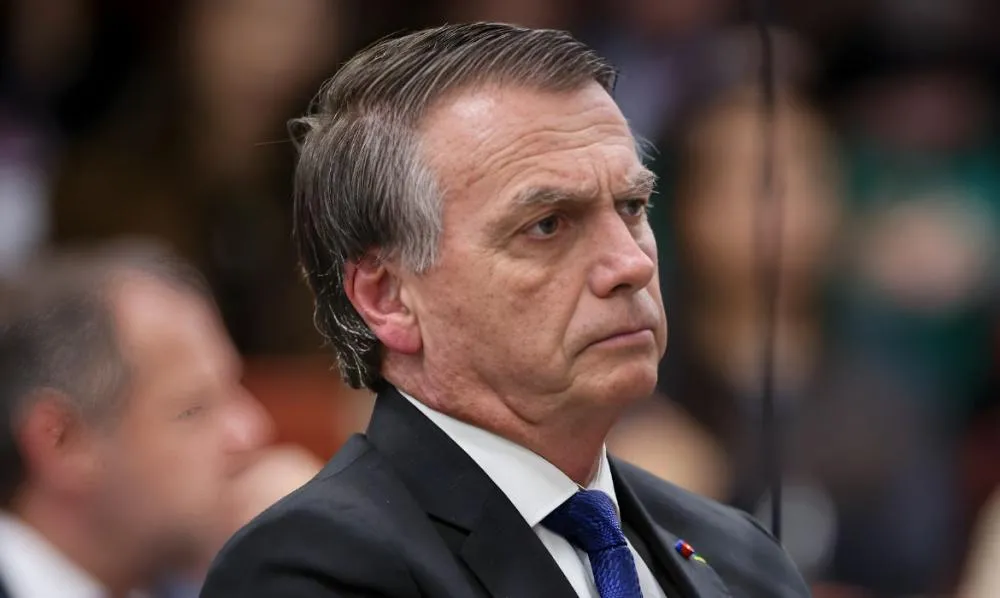 Com autorização do STF, Bolsonaro deve passar por cirurgia na véspera de Natal